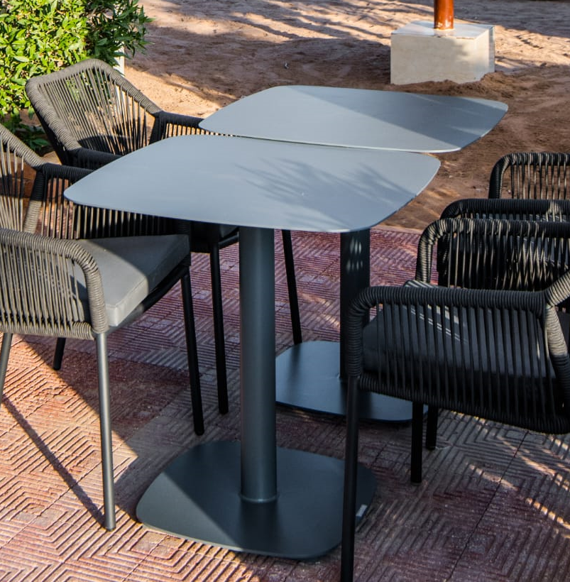 SPAGHETTI DINING TABLE