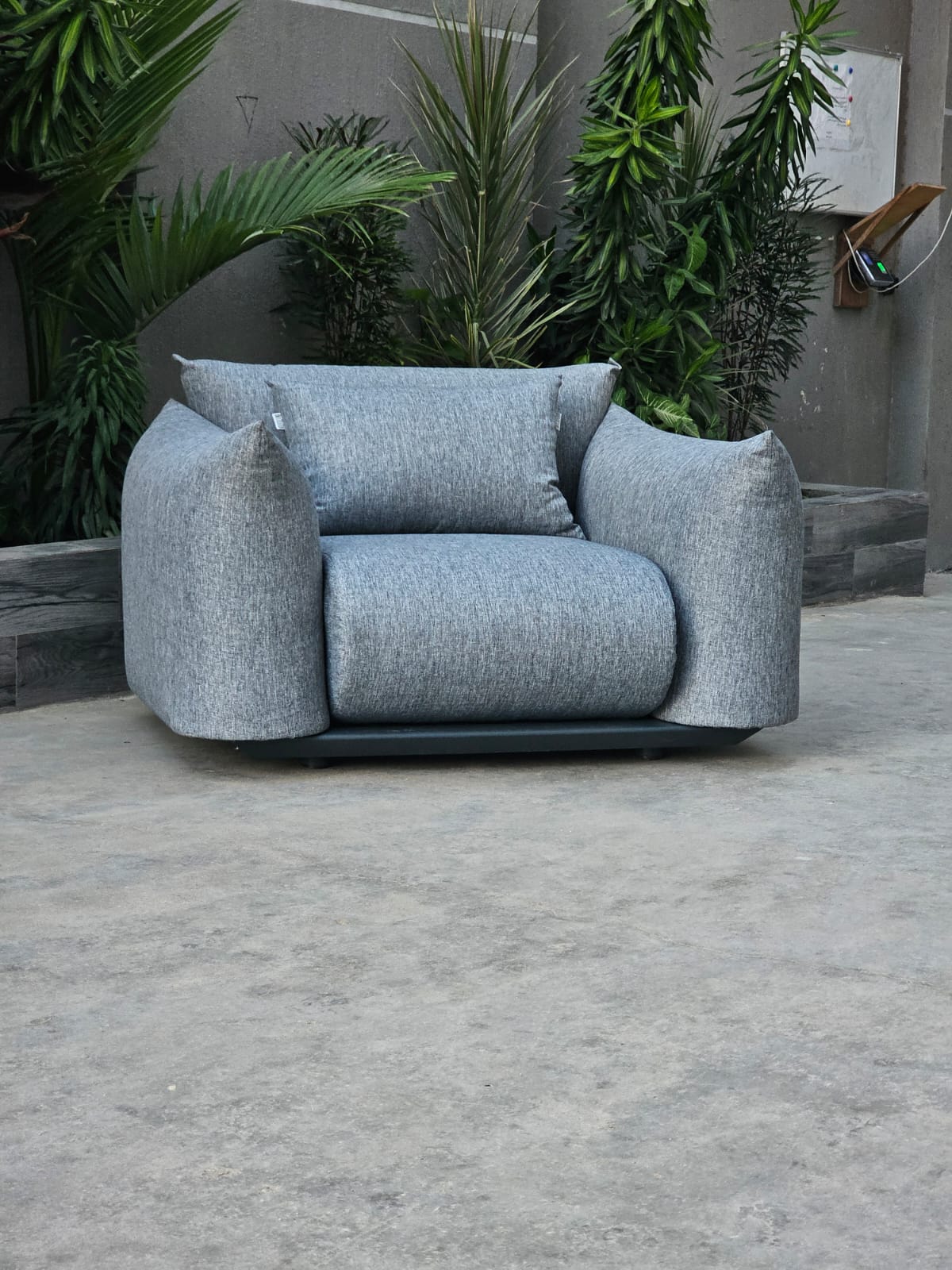 MORENCO LOUNGE CHAIR