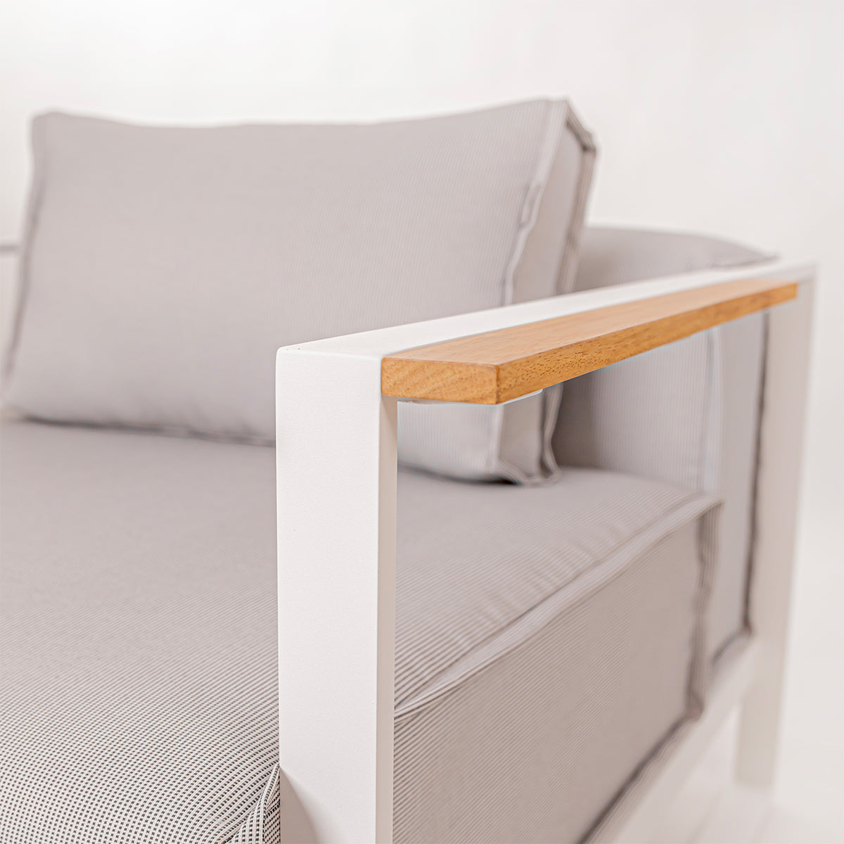 NORAY LOUNGE CHAIR