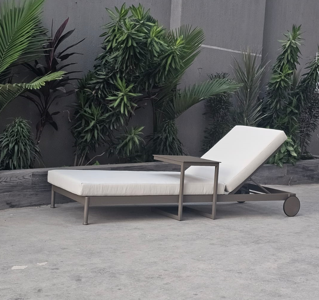 OBI CHAISE LOUNGE