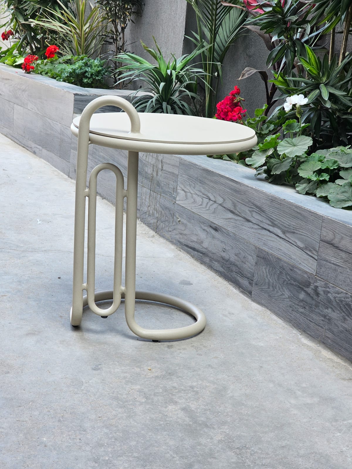 WAVES SIDE TABLE