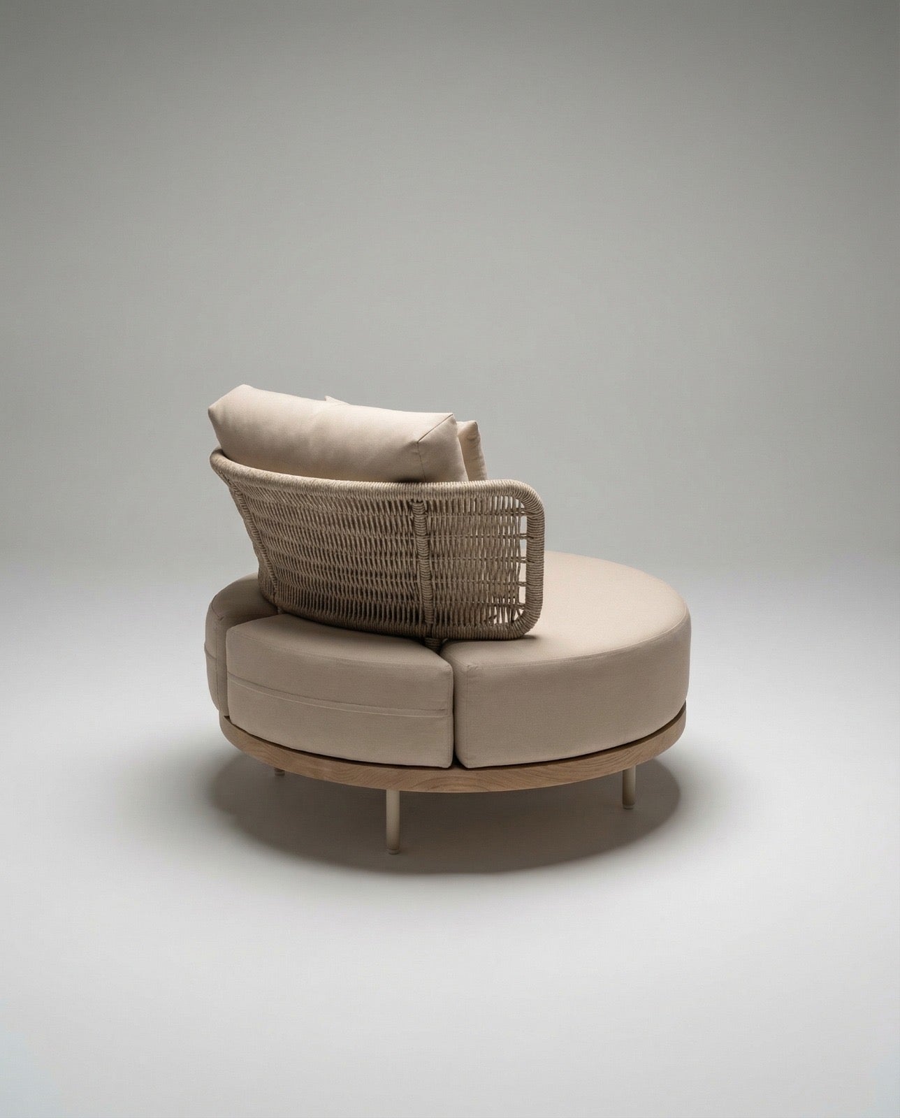CHESS LOUNGE CHAIR