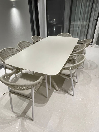 BORA DINING TABLE