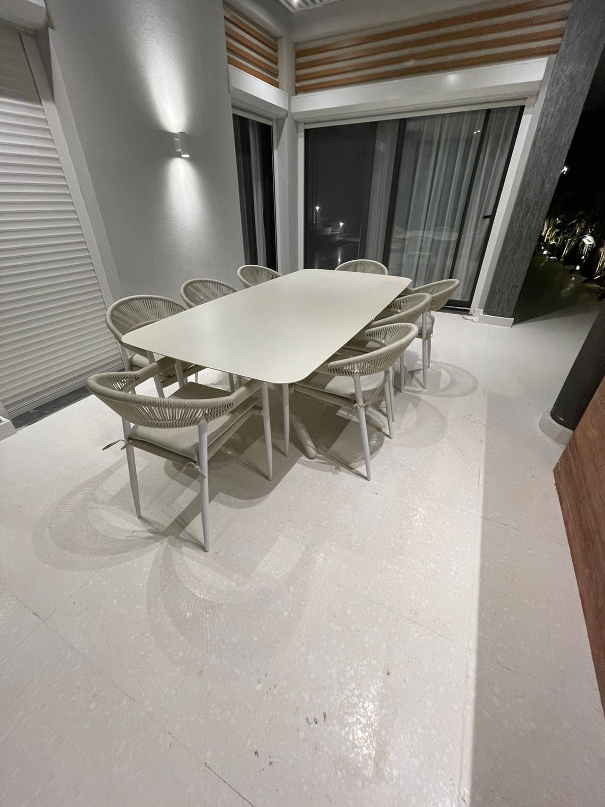 BORA DINING TABLE