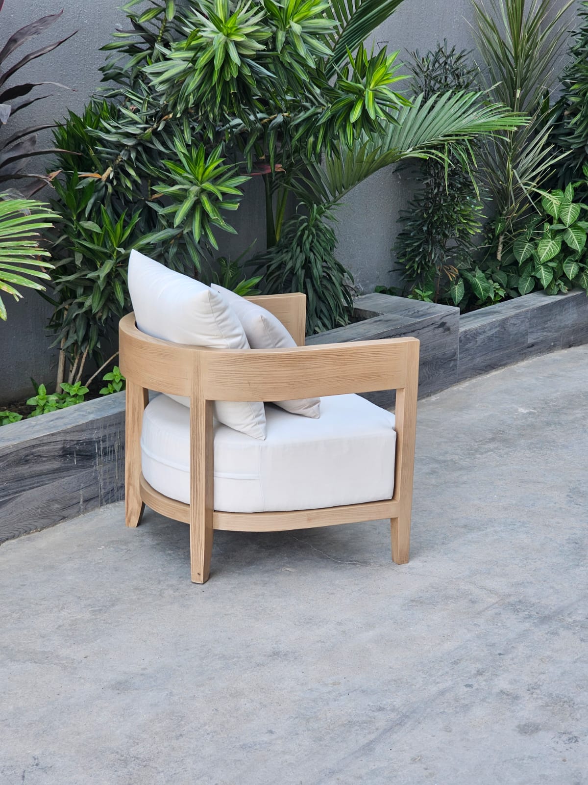 CALVI LOUNGE CHAIR